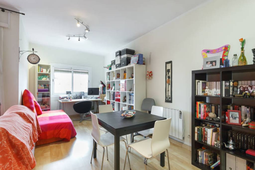 Spacious living room
