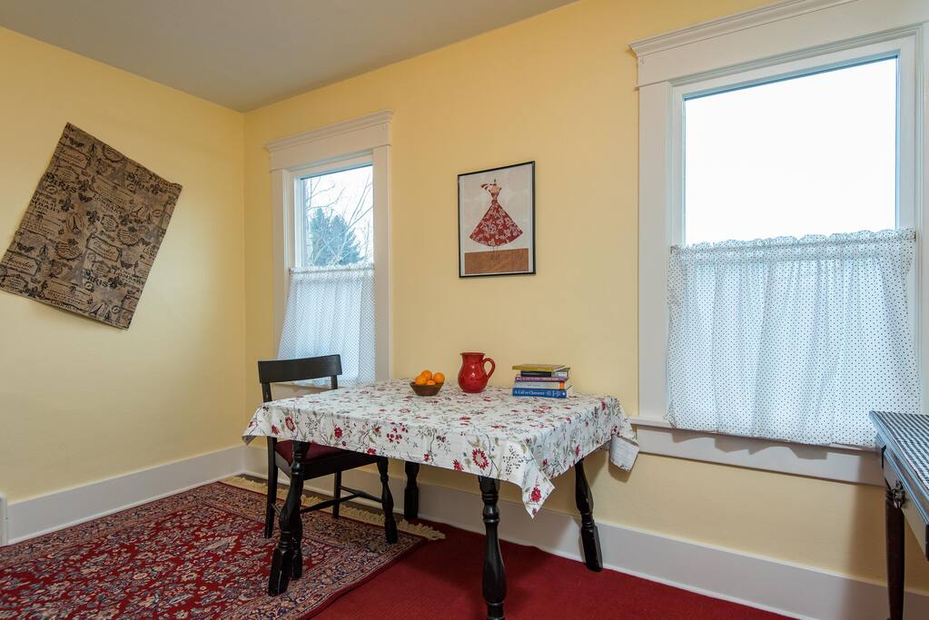 upstairs common room for hanging out, morning coffee, evening wine