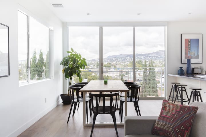 Exquisite Views from a Contemporary Home in Silver Lake