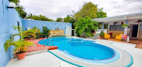 Cuba, Guanabo Beach, R&M