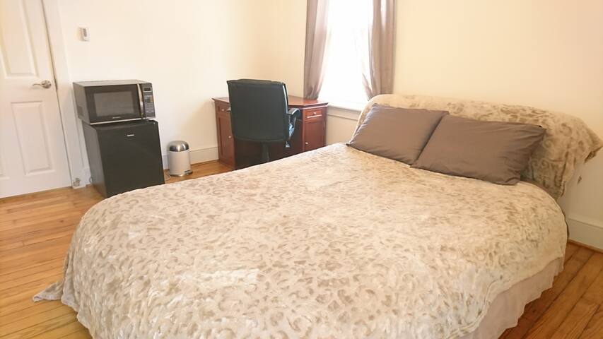 Bright and Charming bedroom in Hagerstown