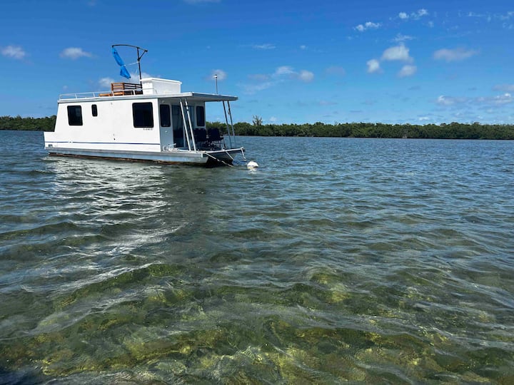 Cozy Houseboat “Wild One” Boats for Rent in Key West, Florida, United
