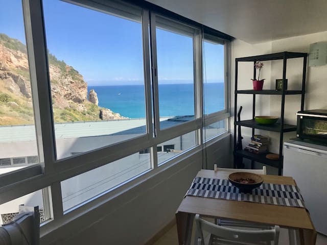 Delightful studio next to the beach