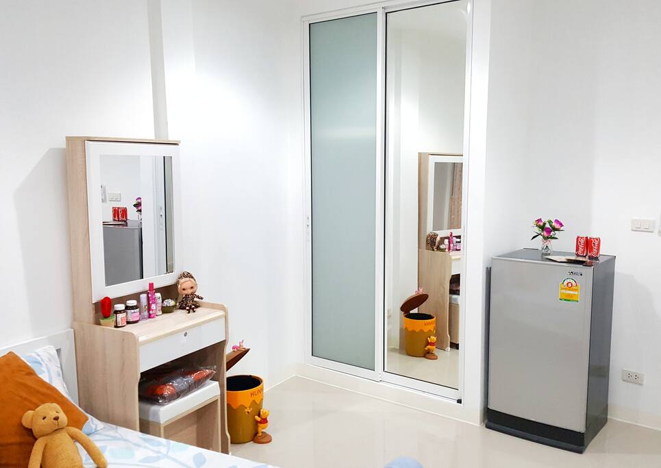Pictures for advertising only (The room will exclude: TV, DVD, dolls, books, bags, hats, mat)