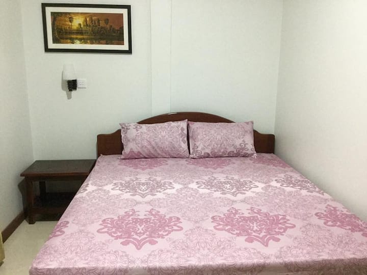 ห้องมาตรฐานเตียงใหญ่ (เตียงคิงไซส์ -15 $/คืน)