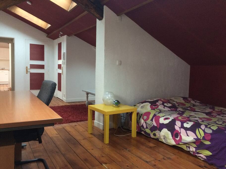 Coin lit (150 cm) avec bureau