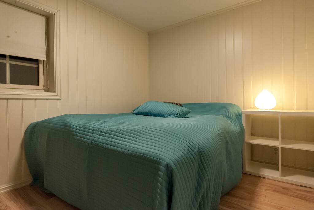 Big bedroom With kingsize bed. It is also possible to set two beds separately