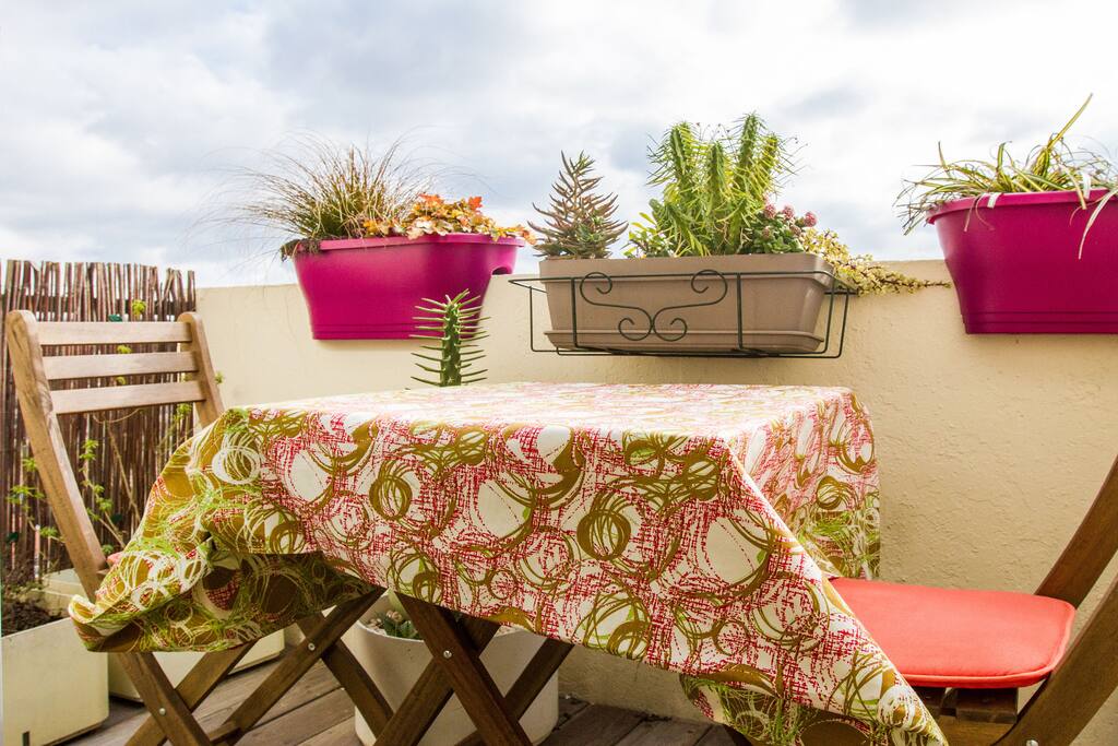 Balcon avec vu sur le canal du midi