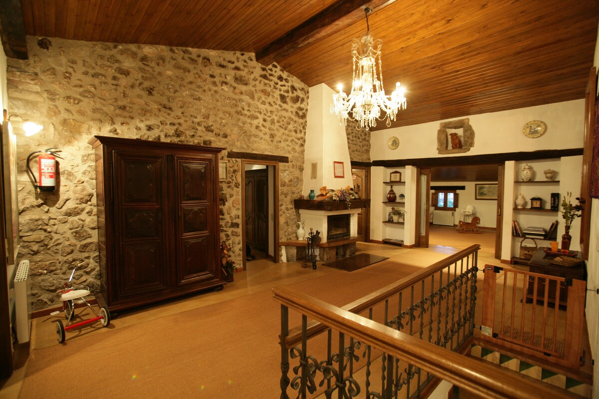 Distributor - Entryway at Can Manyol in Santa Pau