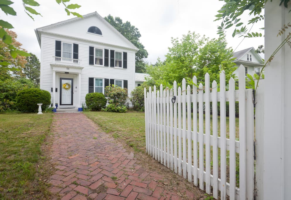 Ninety Six College Street