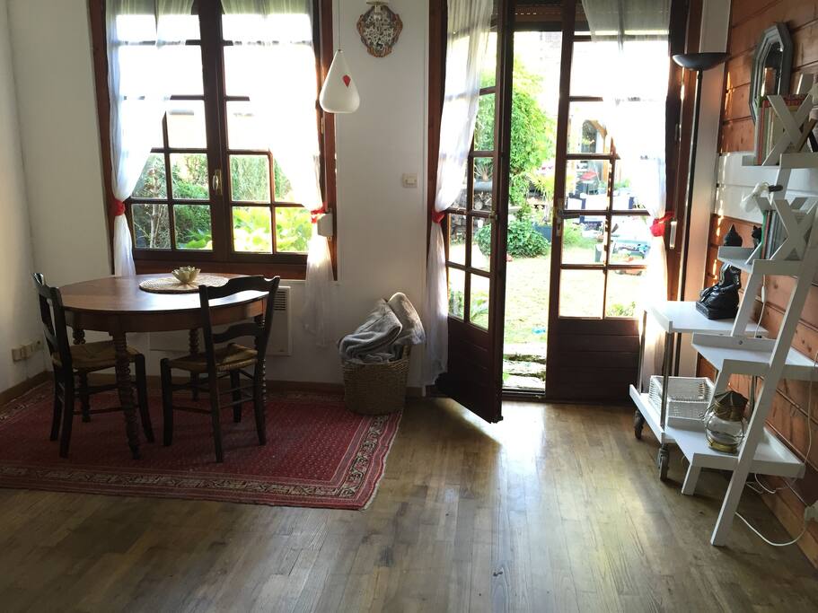 Dining table for 4 people
