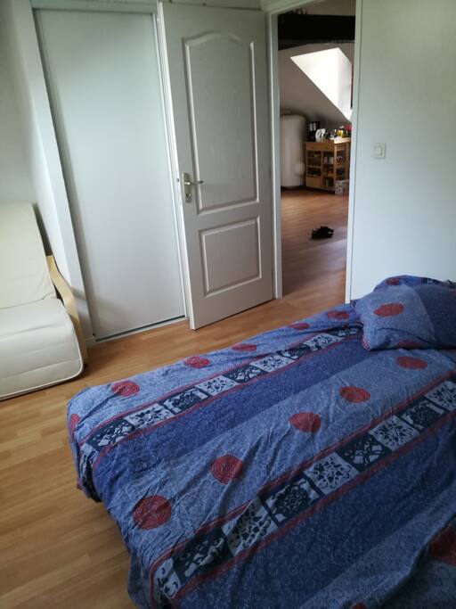 Chambre 1 - avec placard