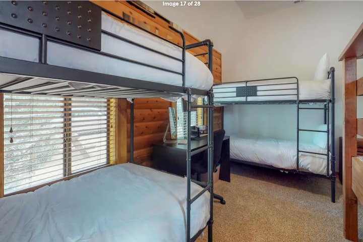 Bunkbed Room: 4 Twin Bunks