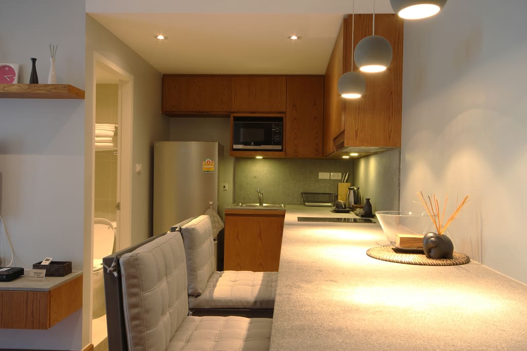 Our counter is long and big enough for 3 people working and dinning also decorate with three hanging ball shape warm lamps...