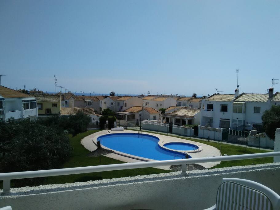 VUE DU BALCON DE 7 M2 PETITE VUE MER à 160 degrés