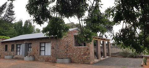 A luxury and cozy farm stay in the Karoo.huge pool