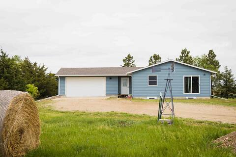 Updated Farmhouse Getaway