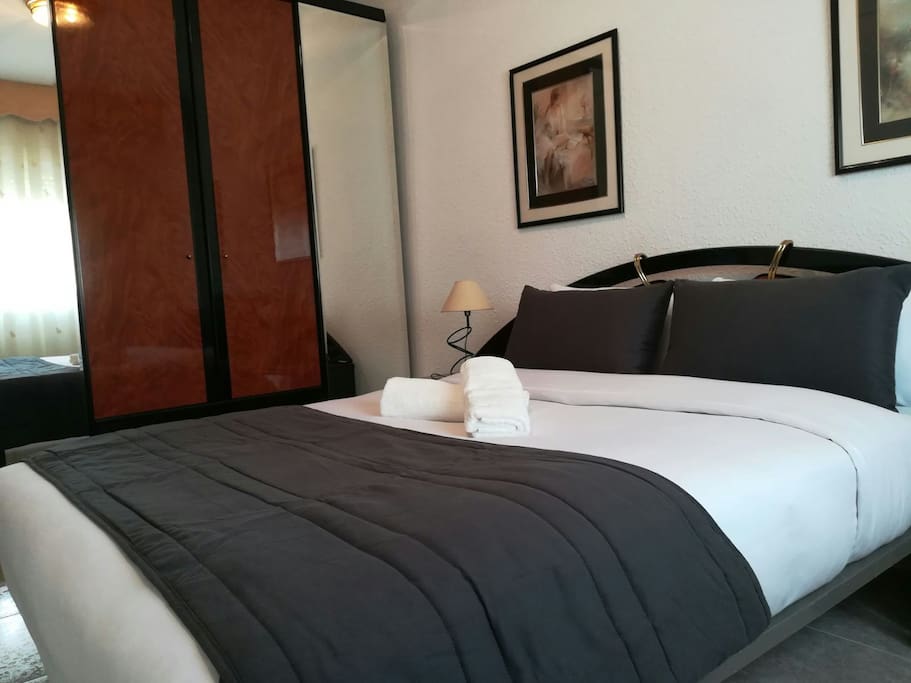 bedroom with double bed
