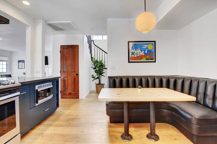 Charming Spanish Villa w/Pool, Close to The Strip gallery image 5