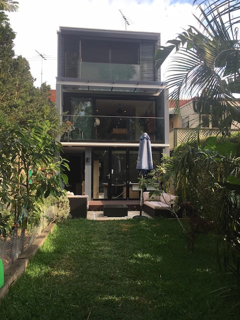 Central three bedroom garden retreat
