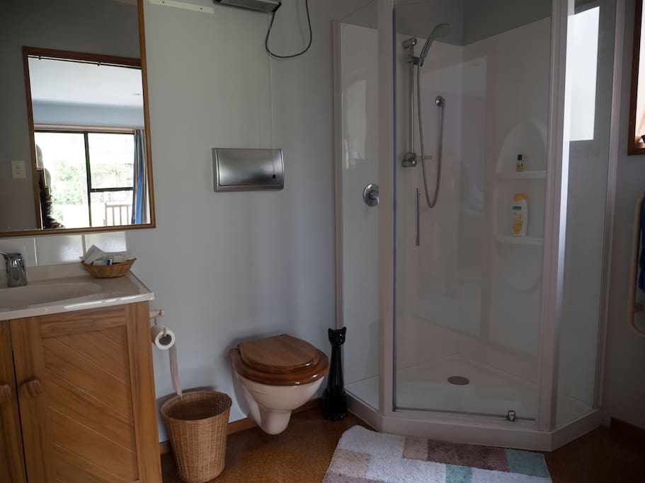 clean modern bathroom.