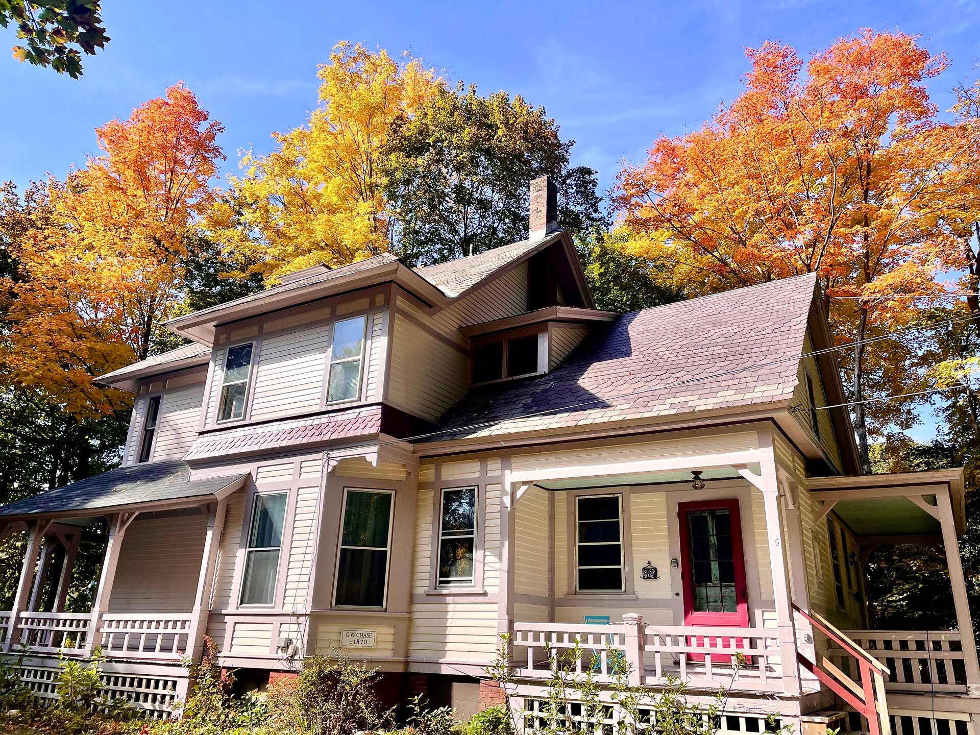 Steps to MoCA Near SKI: 2bd + SAUNA!