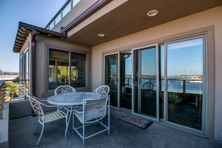 Relaxing Bayview Sunrise B2 gallery image 2