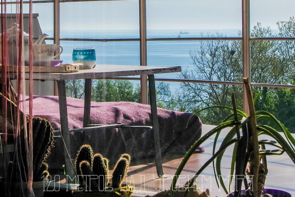 Вид из окна Арт - студии на террасу море и небо
View from the Art Studio on the sea and sky terrace