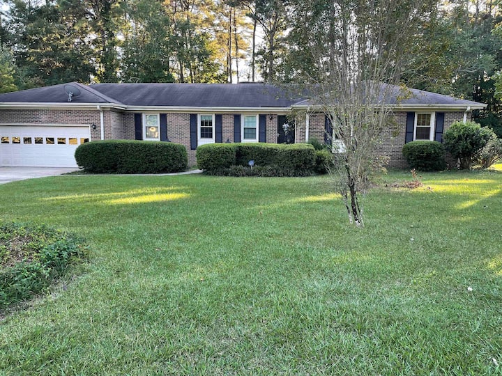 Spacious four bedroom home in great neighborhood Houses for Rent in