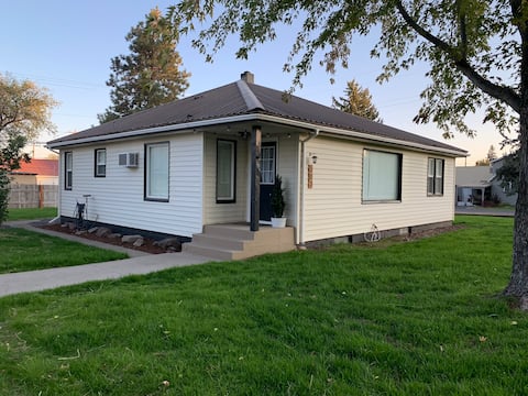 Beautiful Home Sleeps 8 in 4 rooms