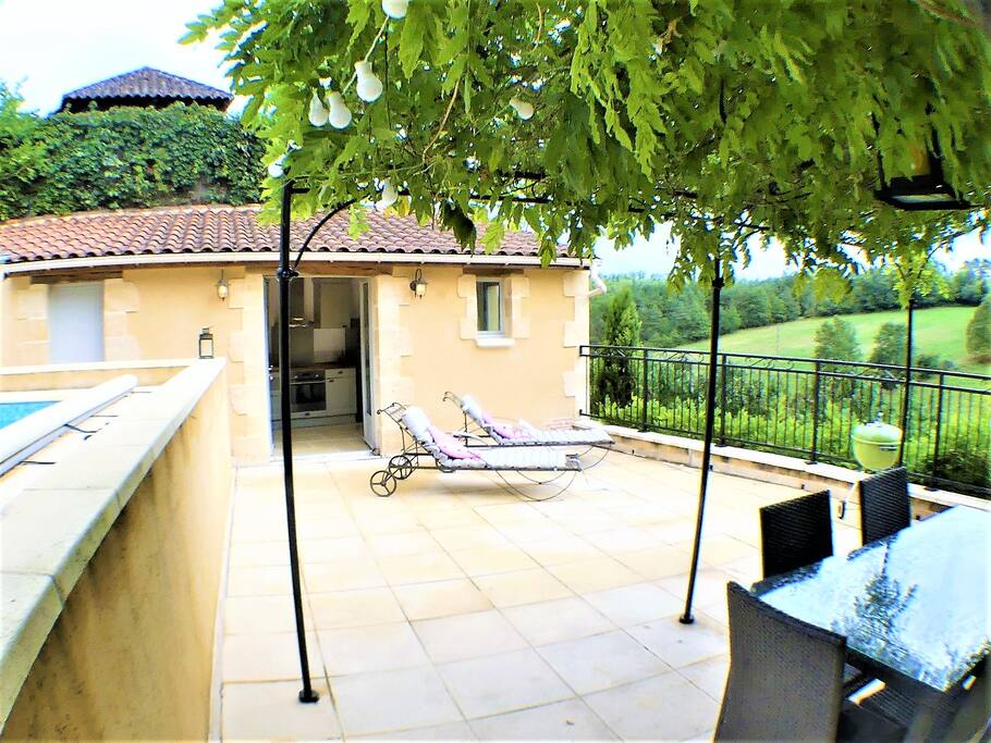 the summer kitchen and terrace / la cuisine d'été