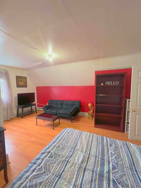 Beautiful Studio + Private Parking