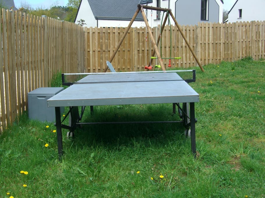 Ping-pong,balancoire,bac a sable,trampoline,badbington, boules