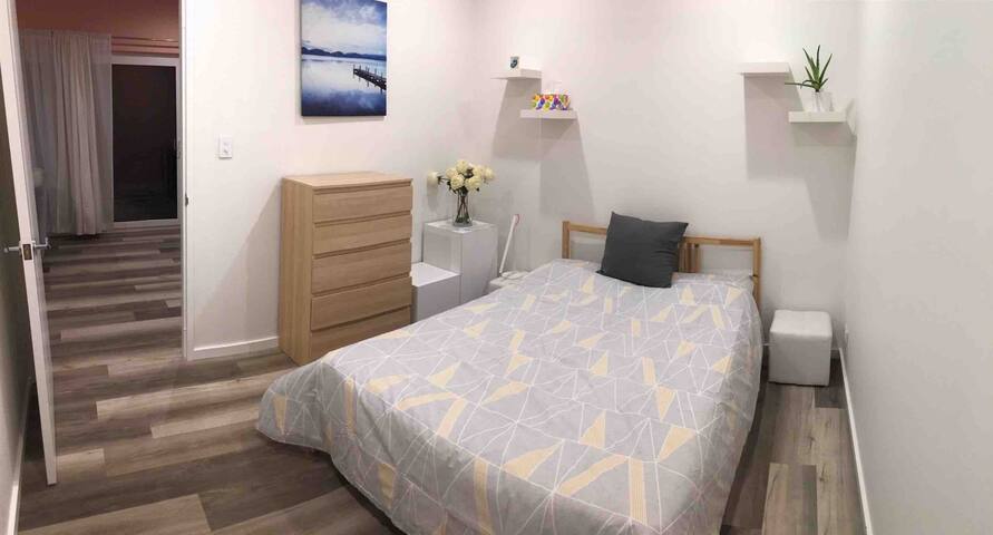 Private brand new apartment near Hyde Park