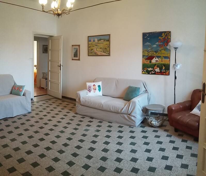 Soggiorno con divano letto