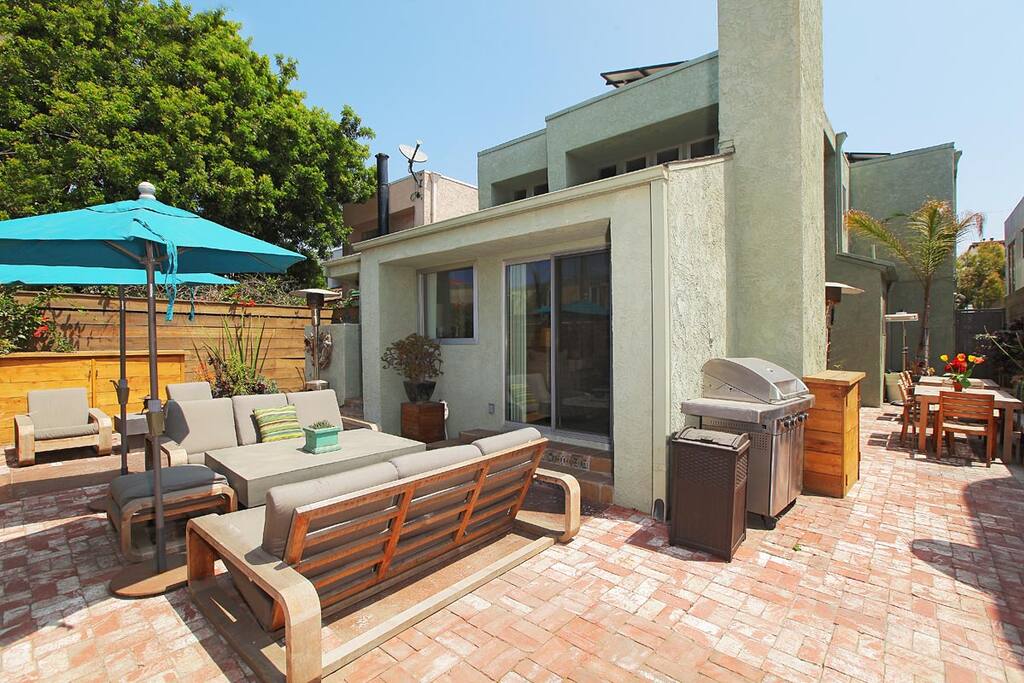 front sitting area with view to side yard