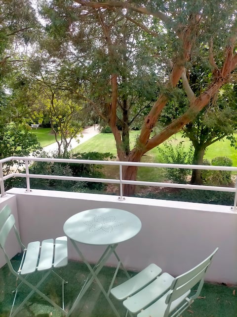 L'Eucalyptus – apartment with pool