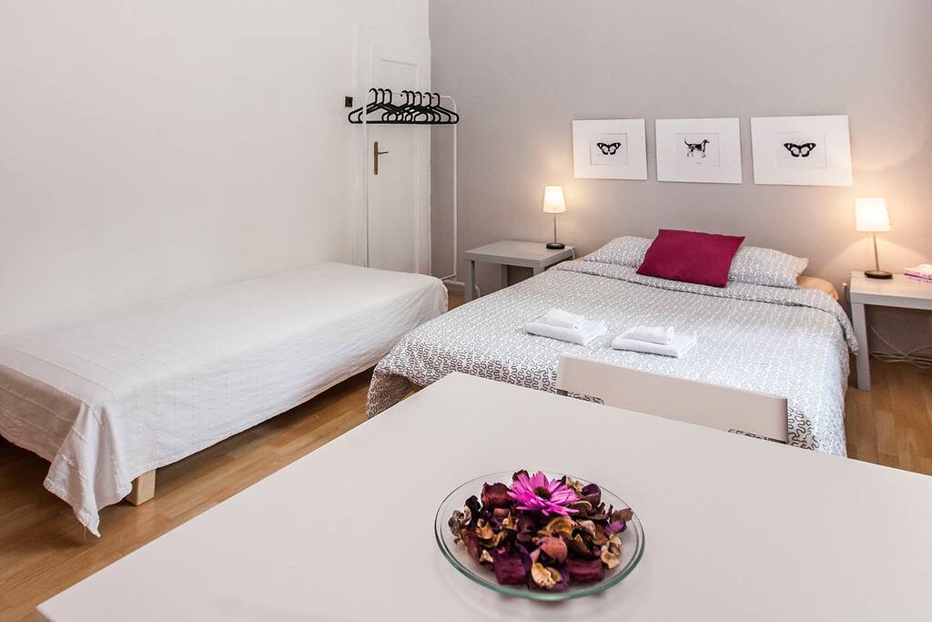 Bedroom with a queen bed and a sofa bed (single bed on the photo it will be changed soon), dinning table, chairs