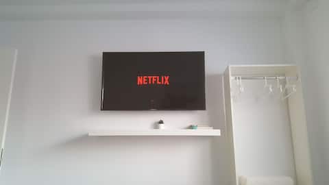 Top Airbnb: Lowcost, central, cozy studio. 15 min. downtown in La Trinidad (Bailén Miraflores)