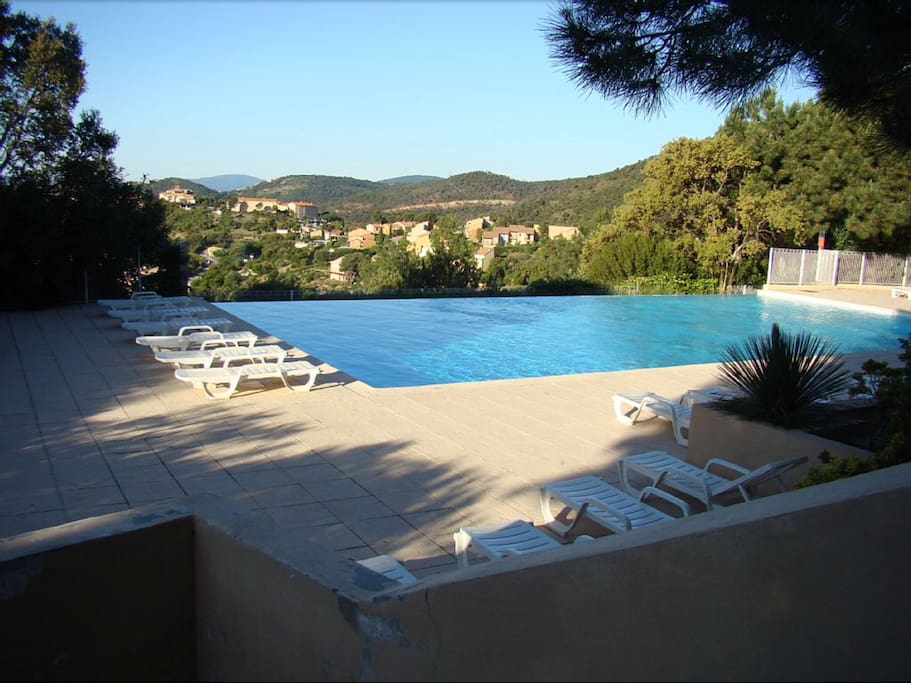 La piscine à débordement