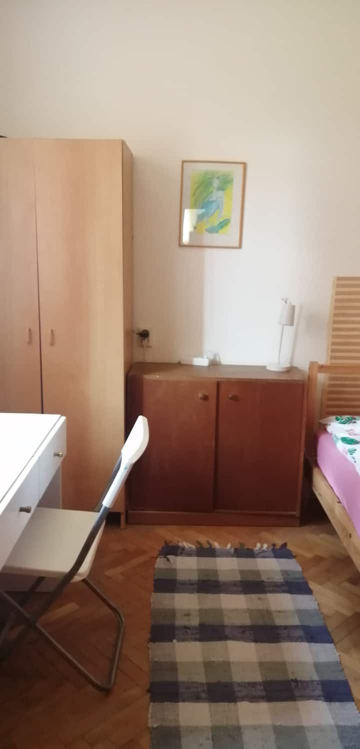 غرفة فردية في الطابق الأرضي 