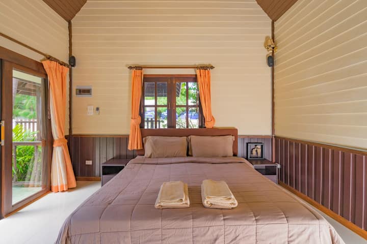 ห้องนอน 2 (Bedroom 2)