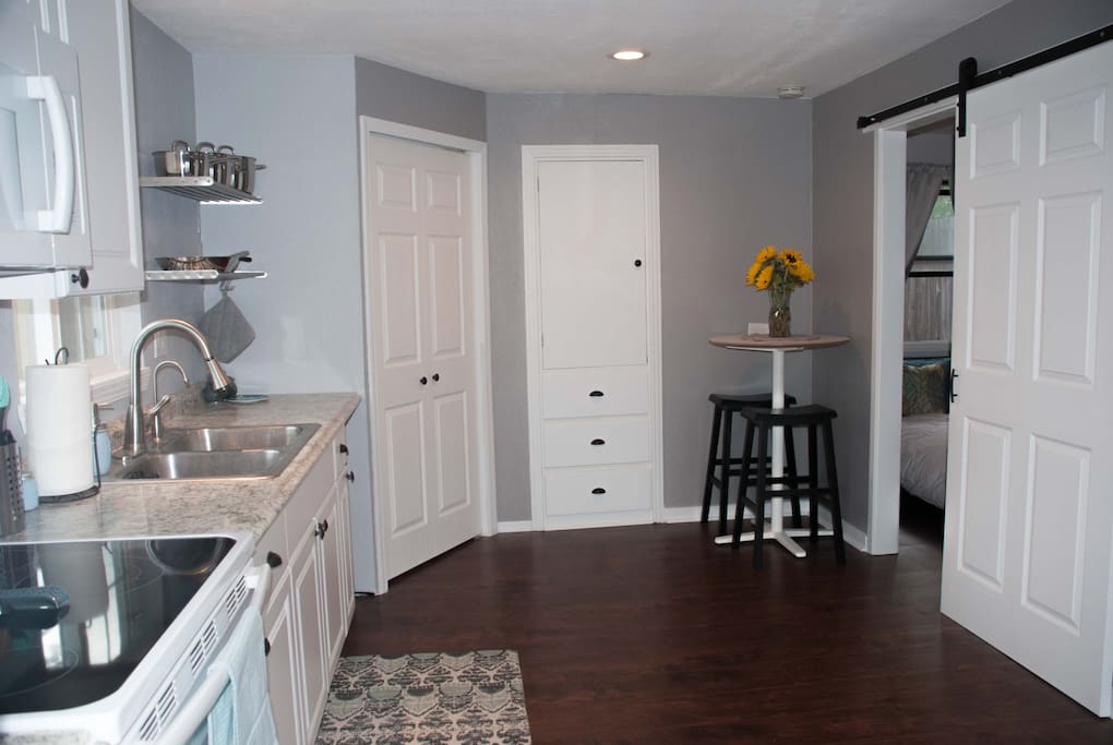 Full Kitchen and small seating area