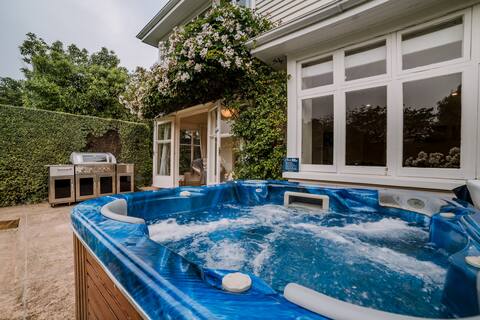 Ultimate Villa in Merivale - Sleeps 16