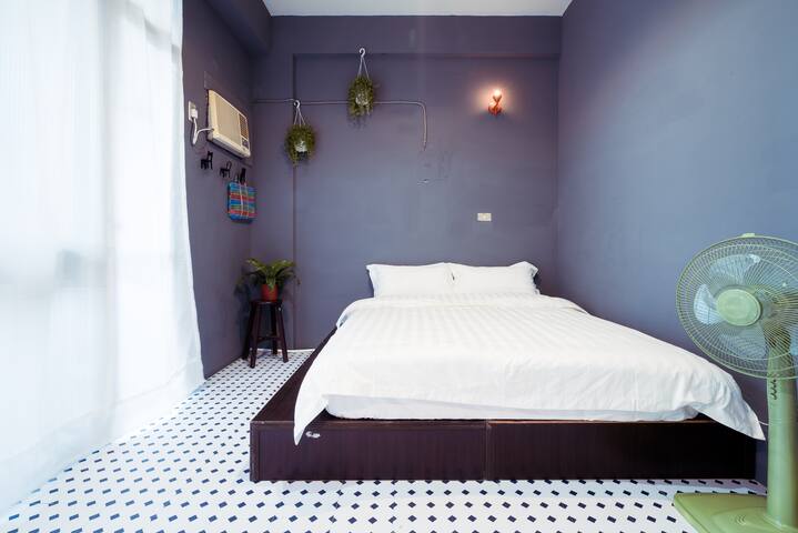 Small art room/5 minutes from the bus stop