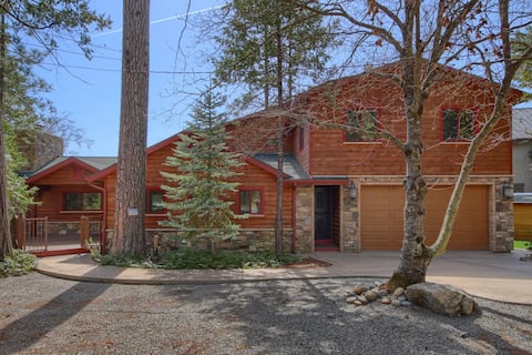 Nature's Lakefront Estate, 7BR with Private dock