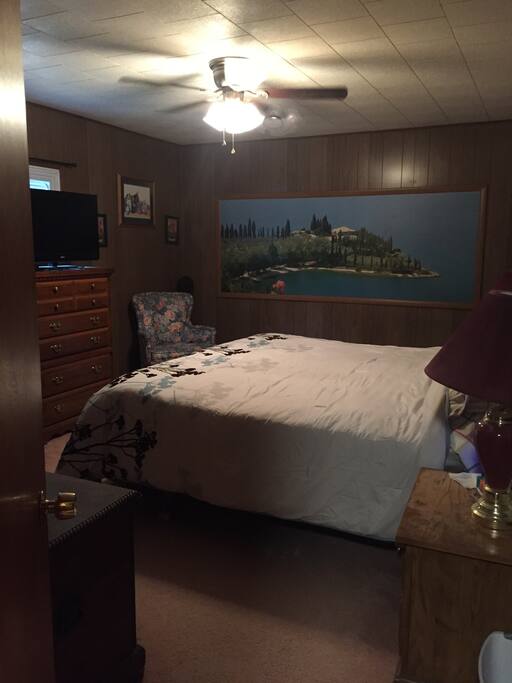 Master bedroom - King size bed