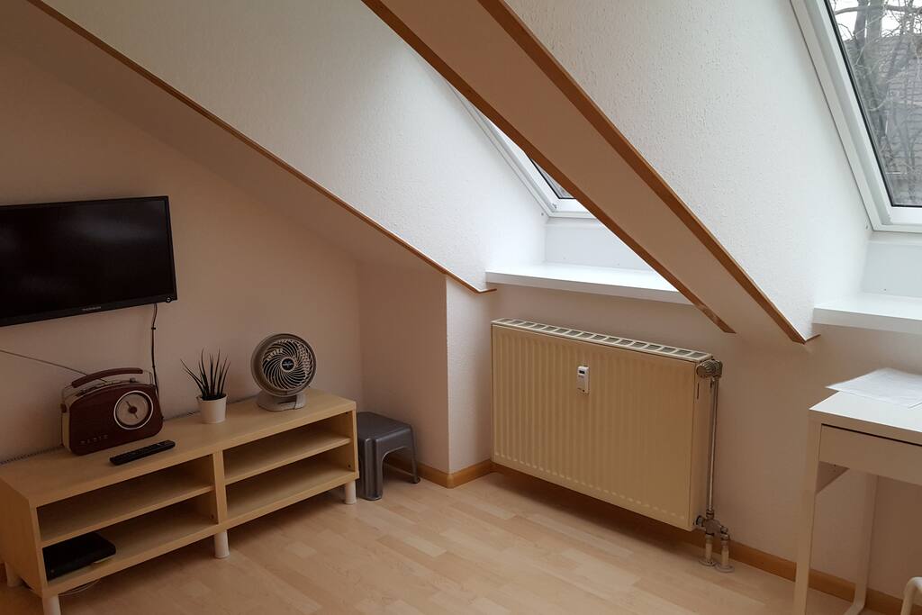 Fernseher, Radio, Router, Lüfter