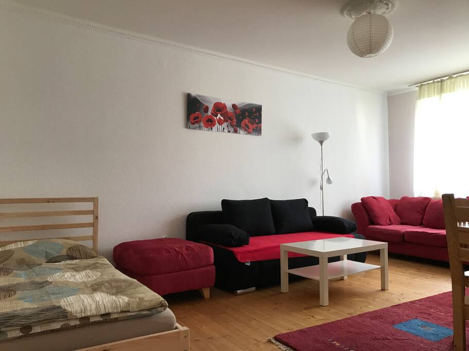 großes Doppelzimmer mit einem Einzelbett und Schlafsofa - Ansicht 1
