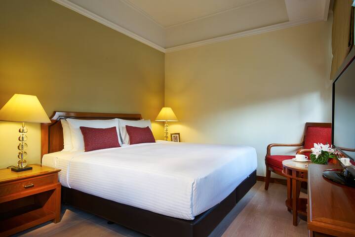 Comfy 2BR Apartment in the Heart of Orchard Road gallery image 2